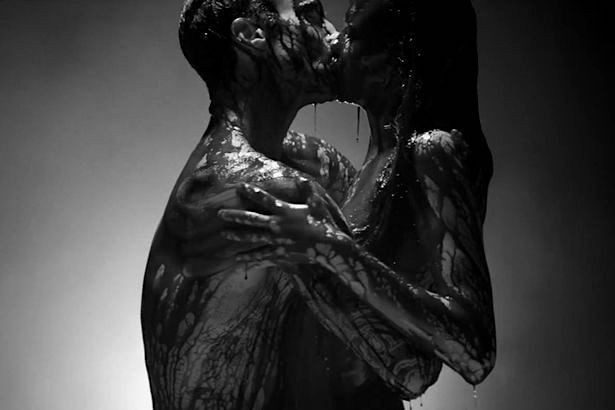 Lajos Anikó: Fekete csók című vers illusztrációja a Múzsák Könyvtárában