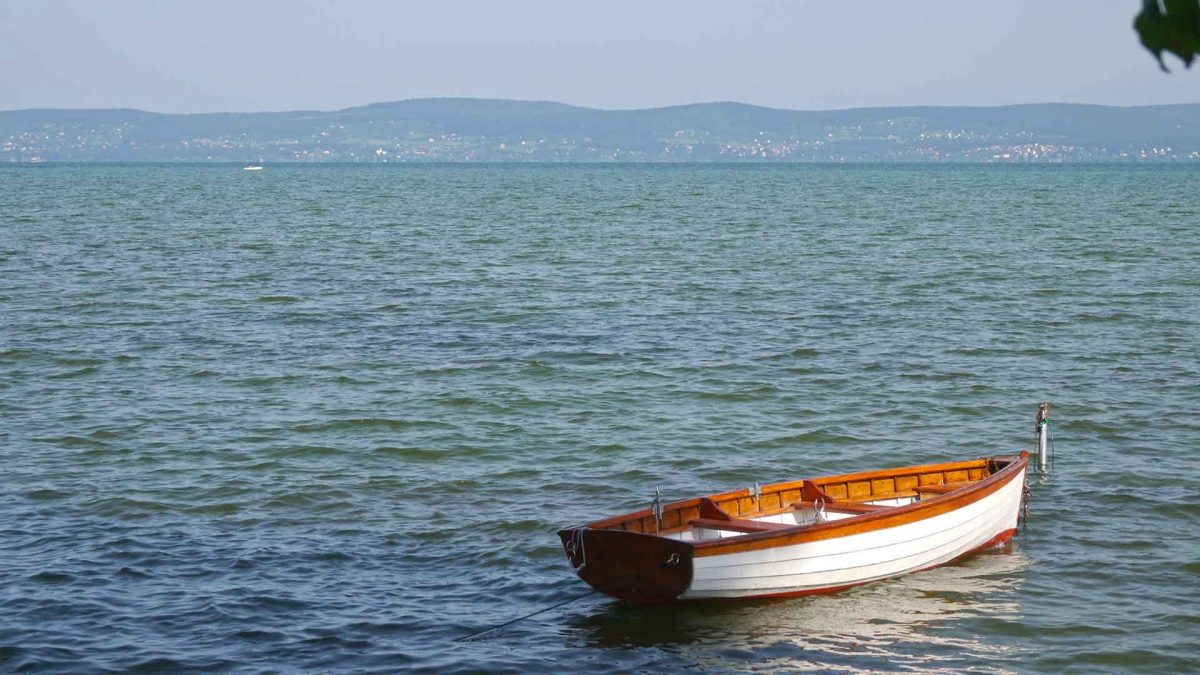 Bandics Zsuzsanna: Balatoni emlék című novella illusztrációja a Múzsák Könyvtárában.