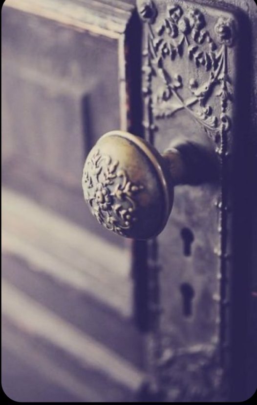 Ynela Zíléna: Dermedt pillanat című vers illusztrációja a Múzsák Könyvtárában