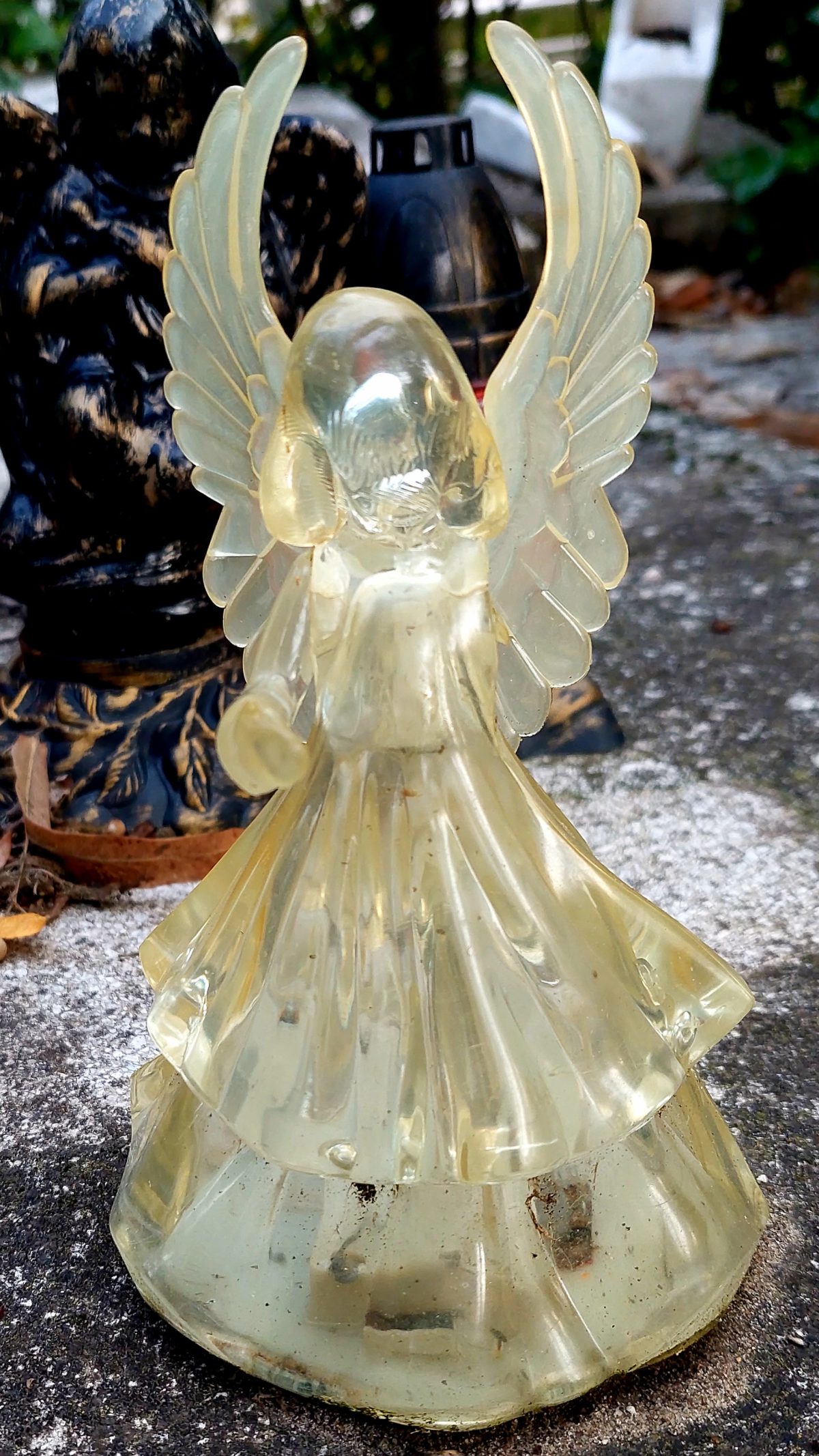 Petres Katalin: Őrangyal egyenruhában című vers illusztrációja a Múzsák Könyvtárában