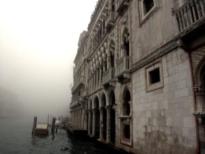 Balogh Erika: Ca' Dario kastély – Árnyak a velencei márvány alatt című novella illusztrációja a Múzsák Könyvtárában.